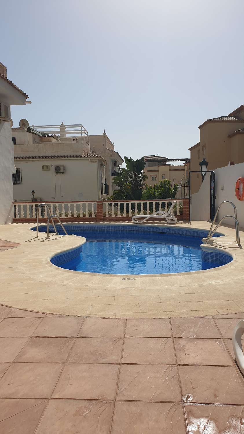 Apartamento en el centro con piscina comunitaria